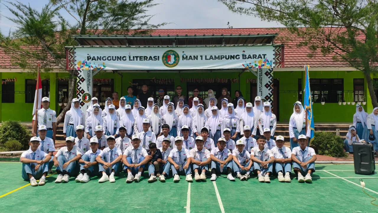 Kepala MAN 1 Lampung Barat Lantik Pengurus OSIM Periode 2026/2027