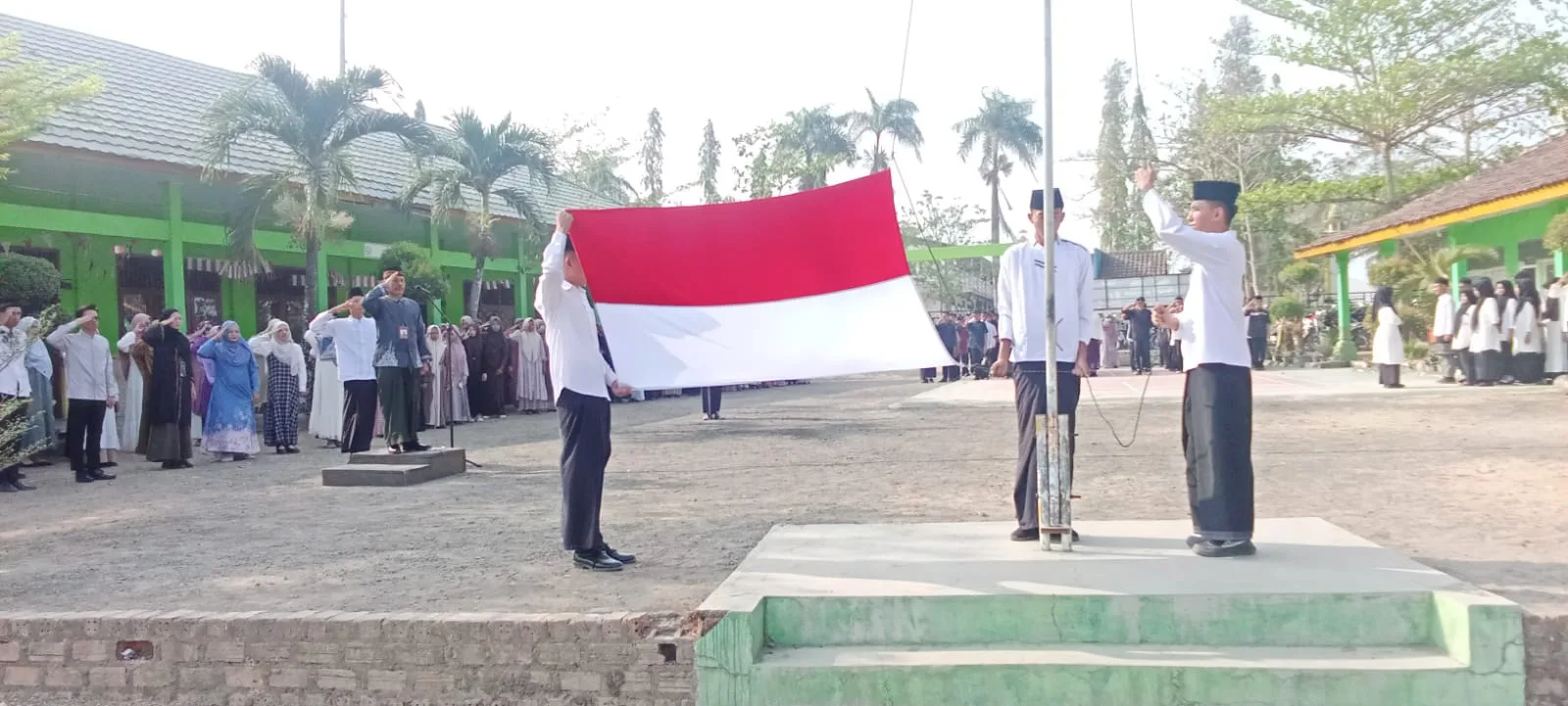 Peringati Hari Santri, MAN 1 Mesuji Gelar Upacara Khidmat dengan Pembina Kepala Madrasah Eko Wibowo
