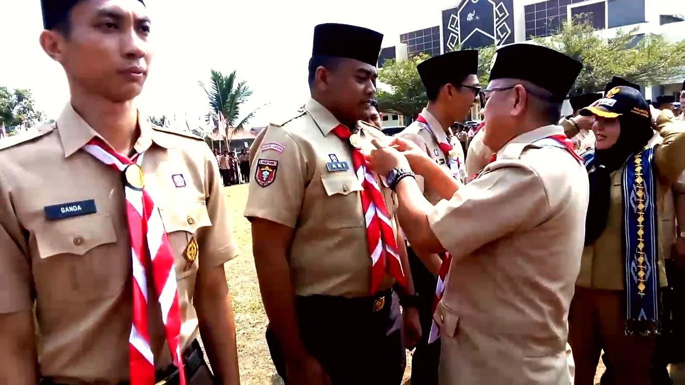 Erwinto Dampingi Wali Kota Sematkan Penghargaan pada Apel Besar Hari Pramuka ke-65