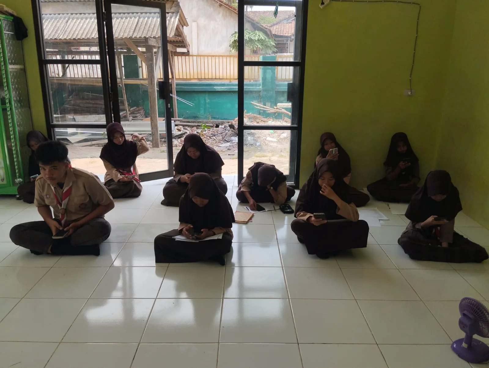 Murid MTsN 1 Mesuji Ikuti Lomba KSR Ruang Guru Secara Daring
