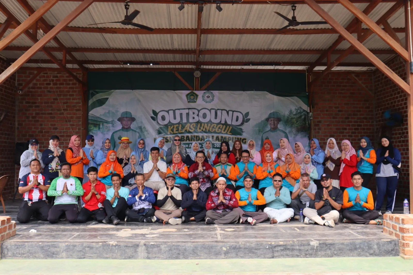 Taklukkan Beragam Tantangan, Kelas Unggul MTsN 1 Bandar Lampung Semarakkan Outbound di Taman Djayataruna