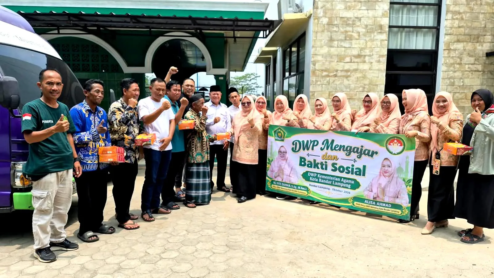 DWP Kemenag Kota Bandar Lampung Bagikan Makan Siang Gratis dan Sembako