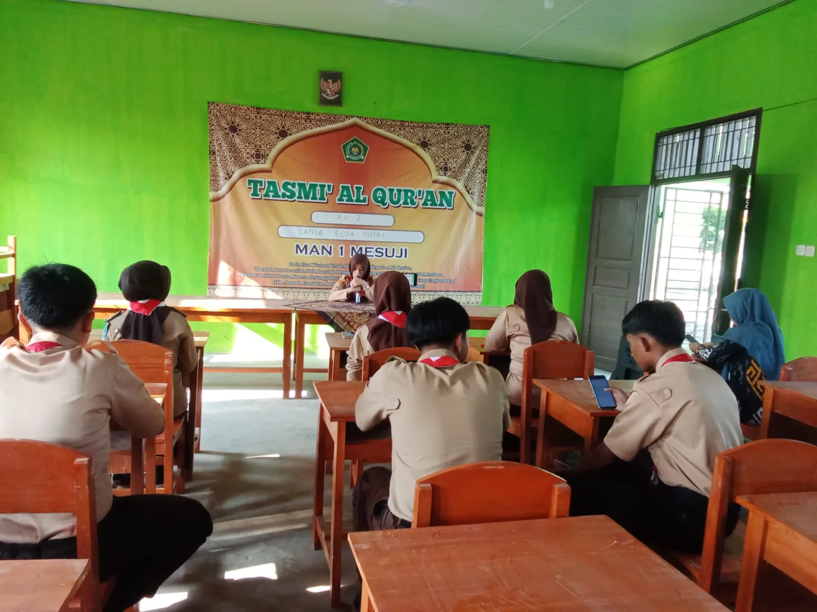 Wujudkan Hafizah Unggul, MAN 1 Mesuji Gelar Tasmi’ Al-Qur’an Bil Ghoib Juz 1 Atas Nama Cania Elja Putri