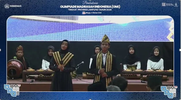 Siswa MTsN 2 Bandar Lampung Meriahkan Pembukaan OMI 2026 dengan Seni Gamolan Lampung
