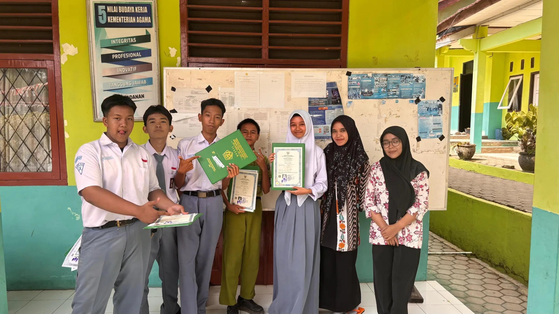 MTsN 2 Tanggamus Laksanakan Sidik Jari dan Distribusi Ijazah bagi 279 Alumni