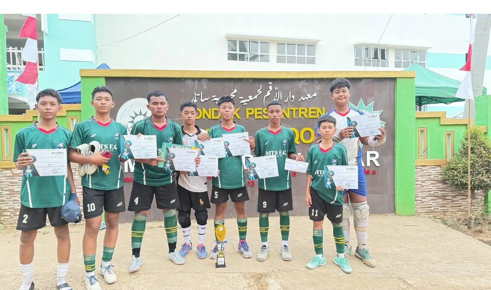 Tim Futsal MTsN 1 Mesuji Juara Pertama FEST MUDA