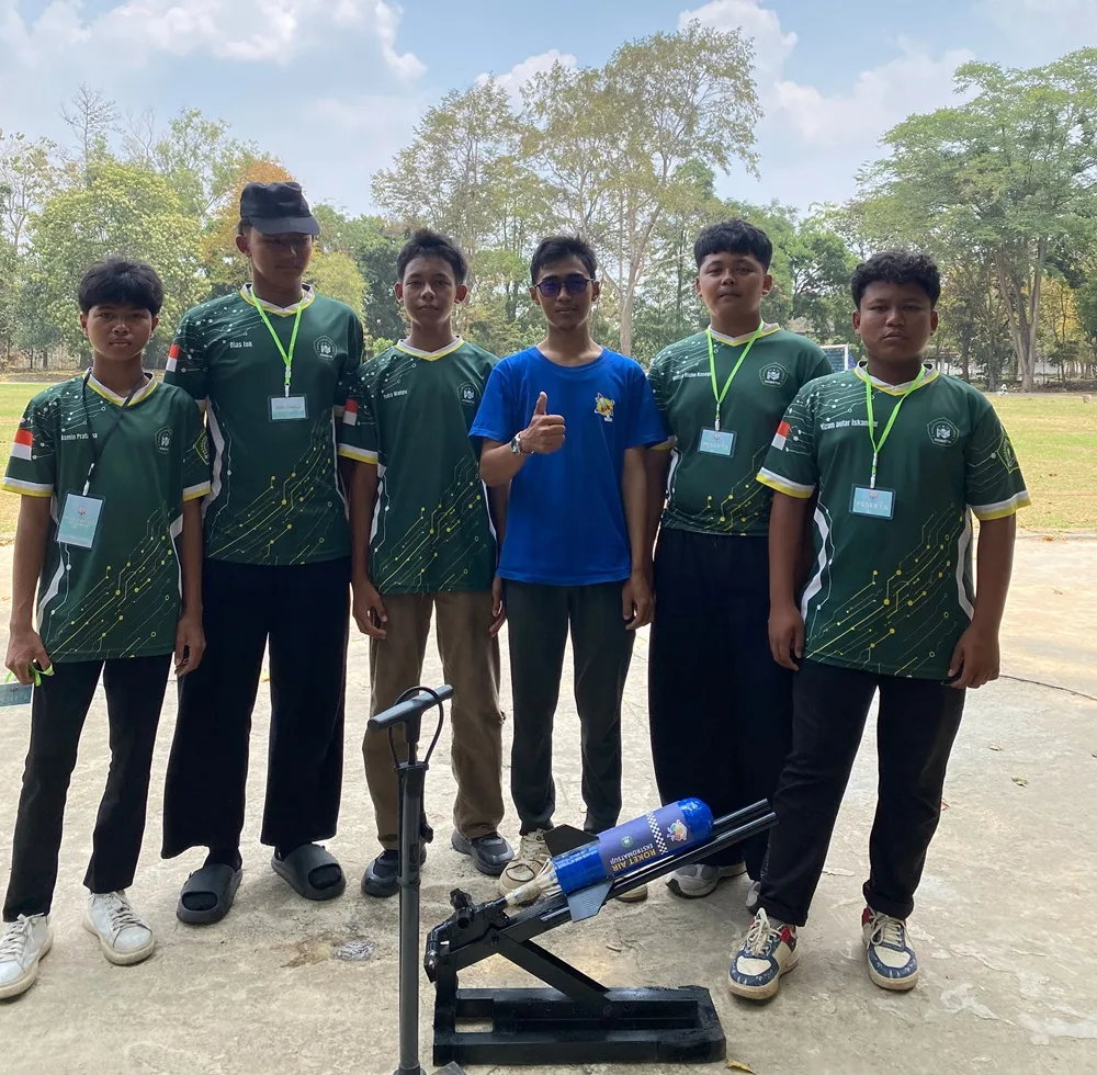 Tim Robotik MTsN 1 Mesuji Kembali Ikuti Kompetisi Roket Air EEA HIMATRO Unila