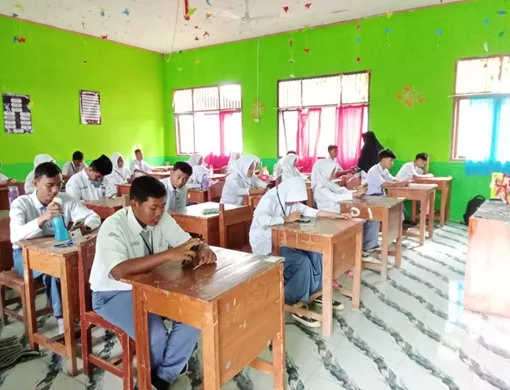 Tertib, MAN 1 Mesuji Sukses Gelar UTS Ganjil Berbasis E-Ujian