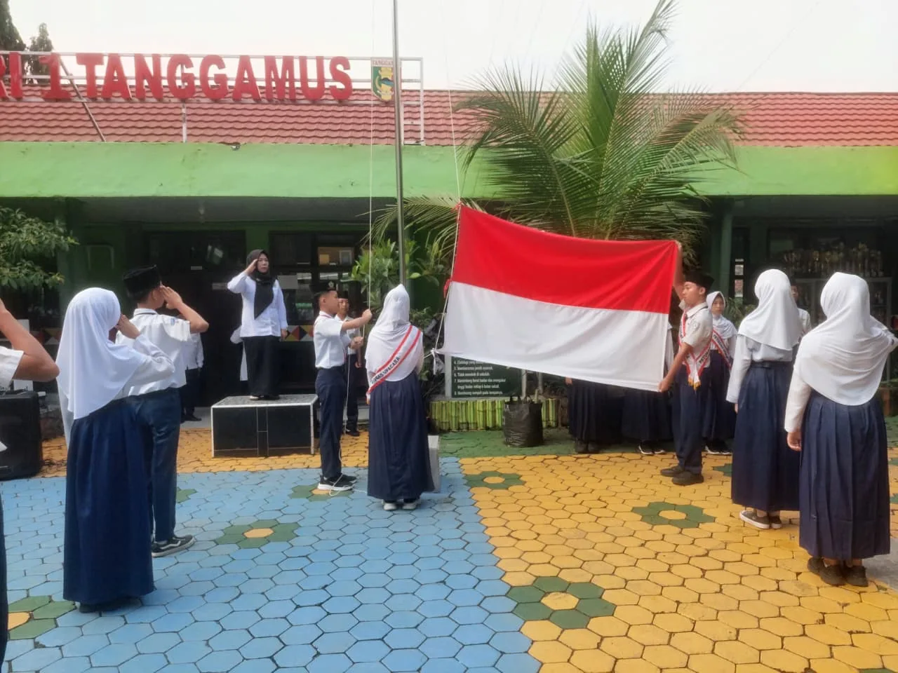 Upacara Hari Senin, Zahrani Ajak Murid Jadikan Disiplin dan Kesungguhan sebagai Kunci Kesuksesan