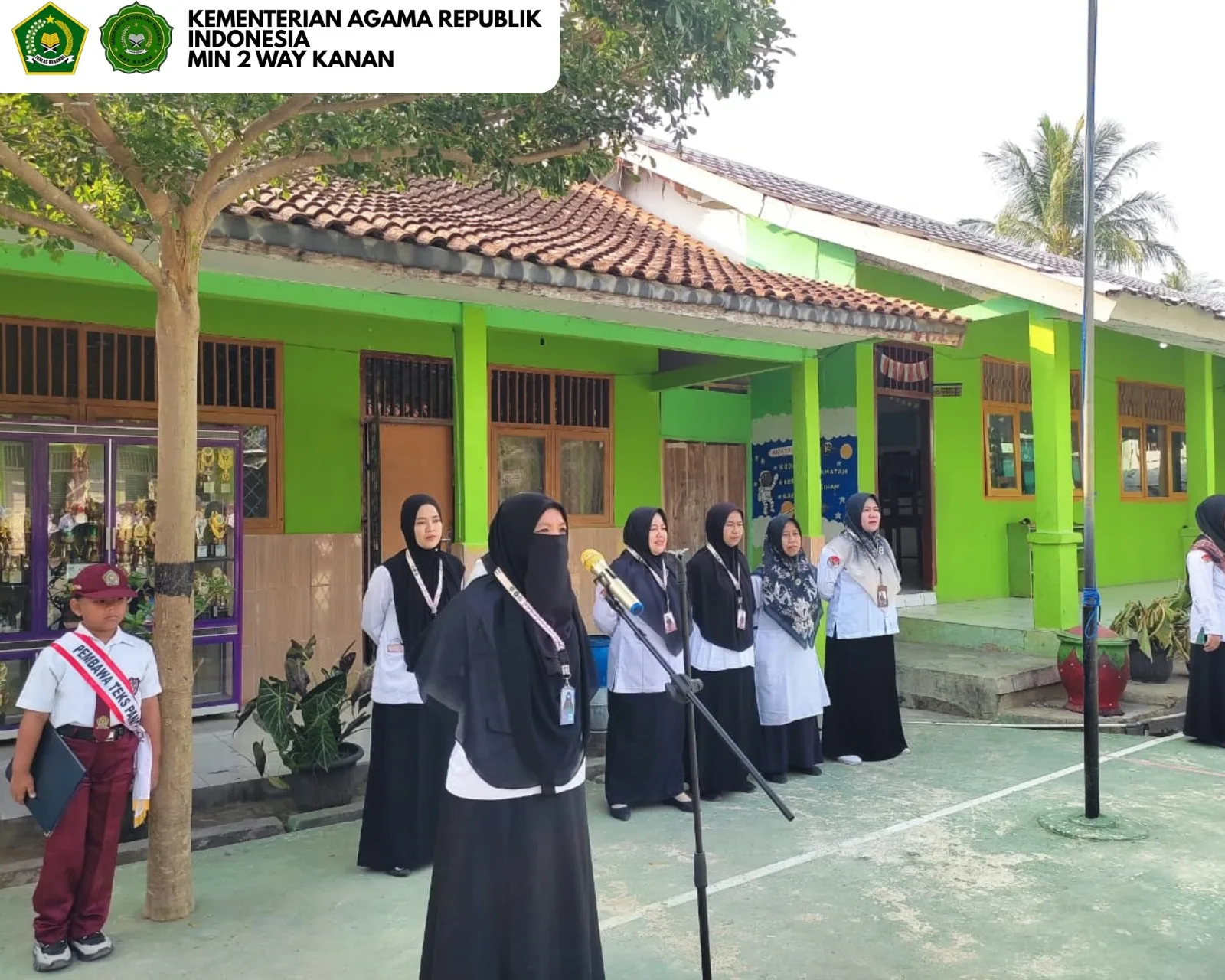 Cegah Pengaruh Negatif Gadget, Pembina Upacara di MIN 2 Way Kanan Ingatkan Pentingnya Etika Berbahasa
