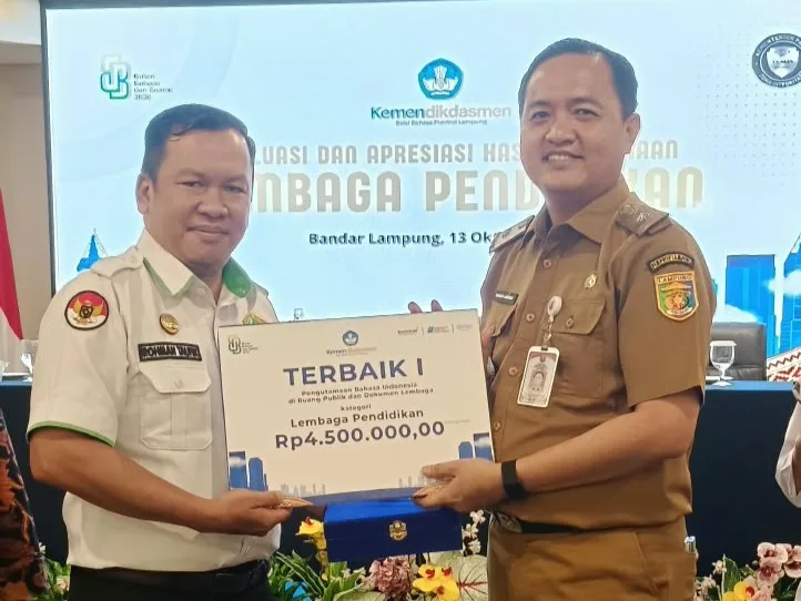 Konsisten Berbenah, MTsN 1 Pringsewu Raih Penghargaan Terbaik 1 dari Balai Bahasa