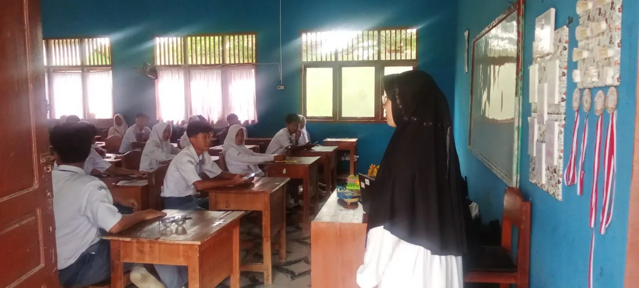 Pastikan Kelancaran dan Integritas Ujian, Ketua Panitia Pantau Langsung Pelaksanaan Mid Semester di Tiap Kelas MAN 1 Mesuji