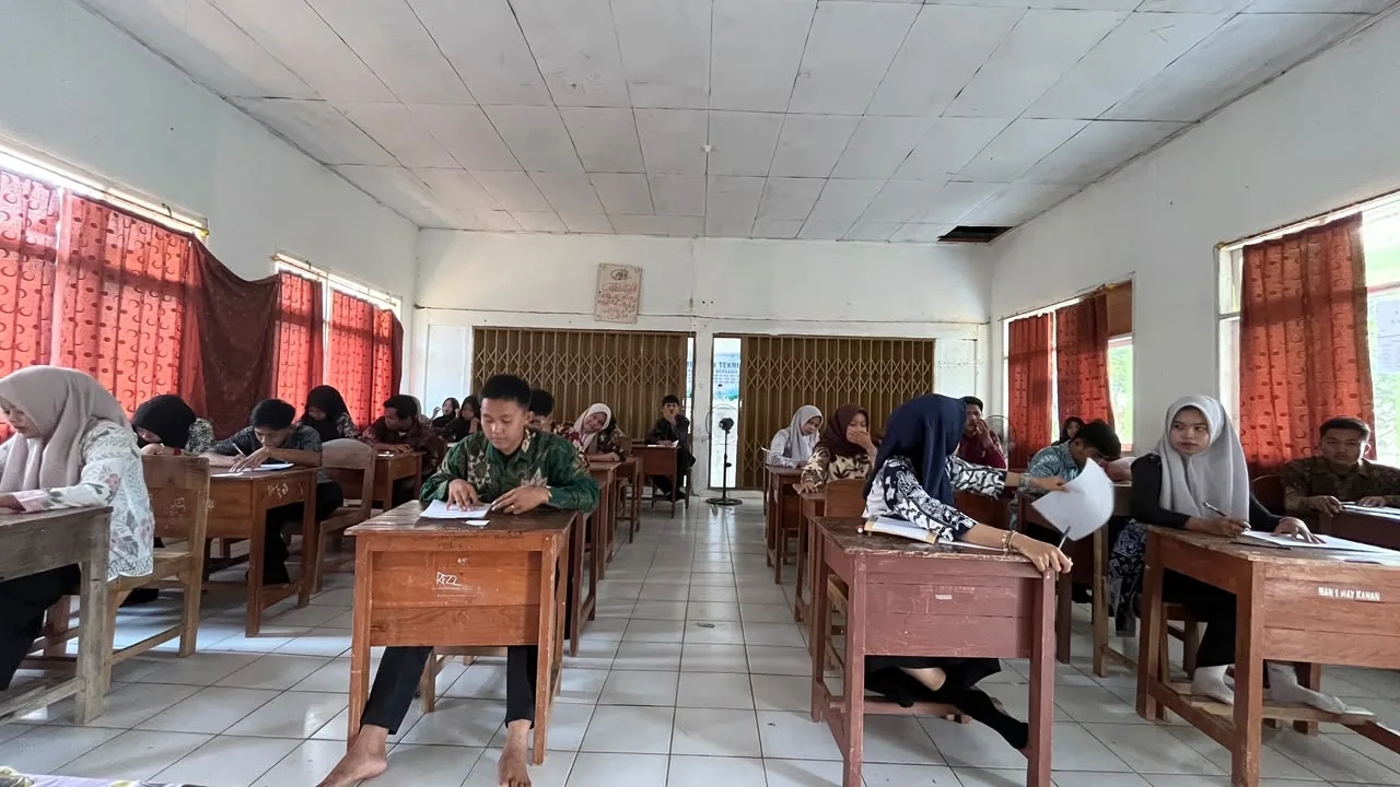 Implementasi Nilai Pelestarian Budaya melalui Penggunaan Seragam Batik pada Eksekusi ATS Ganjil di MAN 1 Way Kanan dalam Memperingati Hari Batik Nasional