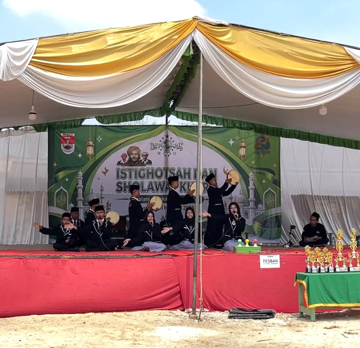 Percaya Diri di Penampilan Perdana, Tim Hadroh MTsN 1 Mesuji Ikuti Lomba Hari Santri