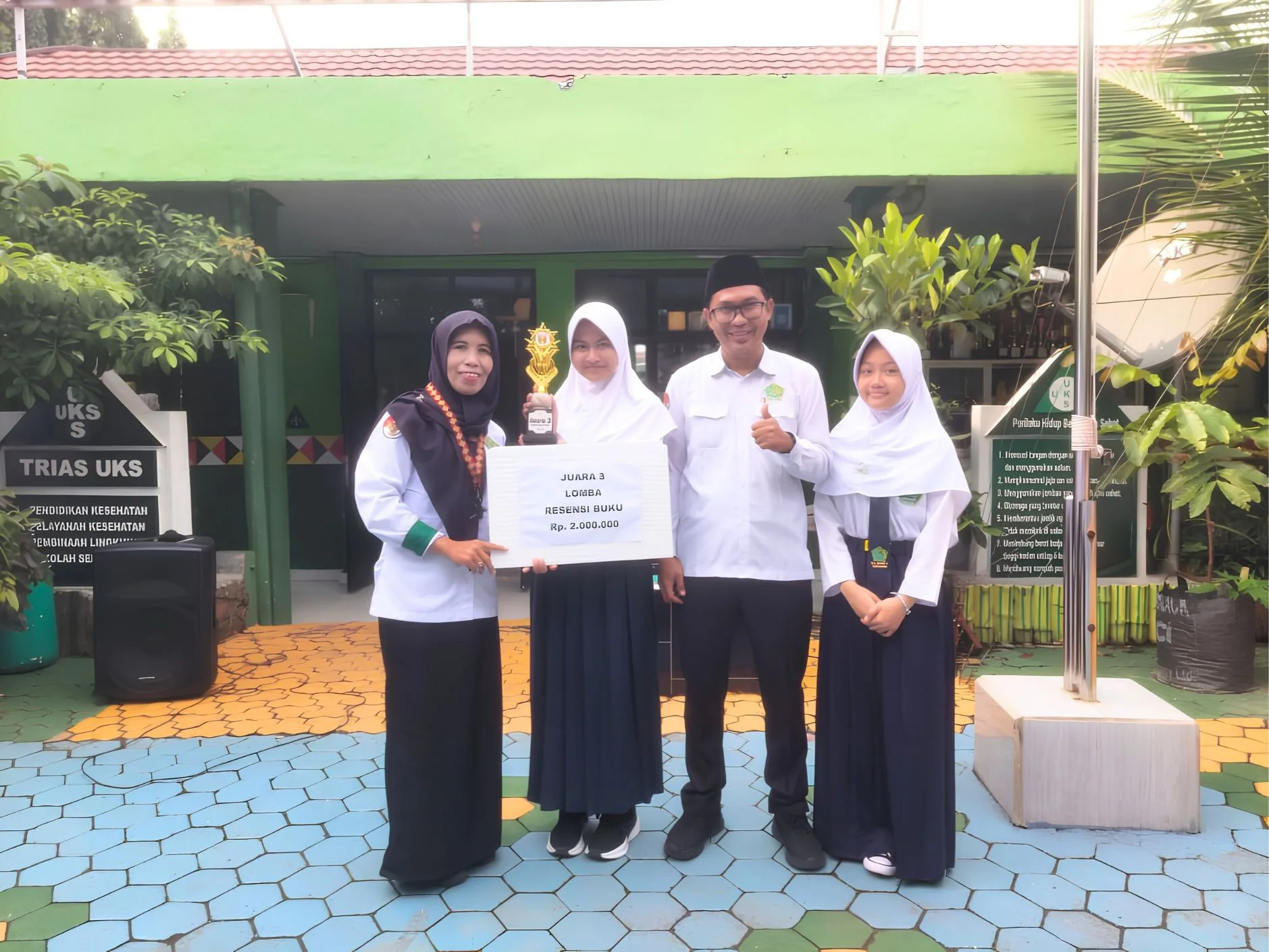 Torehkan Prestasi di Bidang Literasi, Queen Ayyesha Terima Penghargaan Juara 3 Lomba Resensi Buku 2026