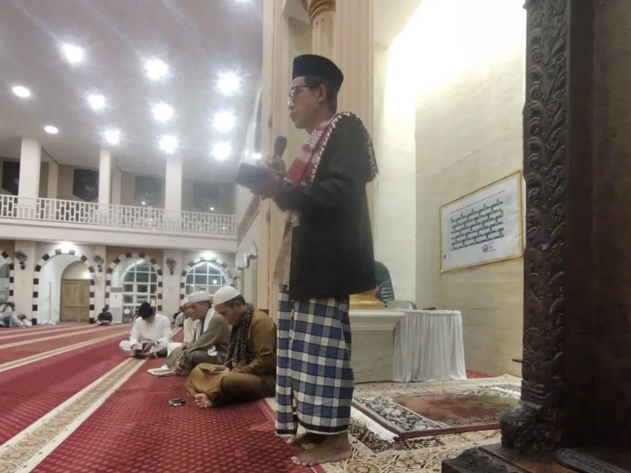 Kemenag Metro Sampaikan Kultum Subuh di Masjid Agung Taqwa, Ingatkan Bahaya Cinta Dunia