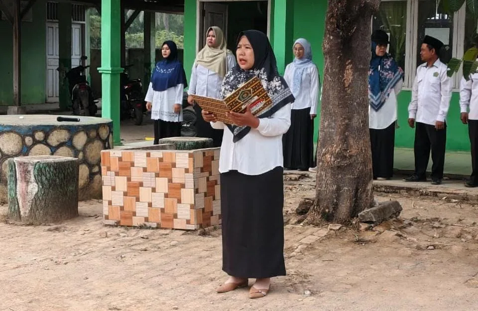 MIN 4 Way Kanan Gembleng Karakter Siswa Melalui Amanat Kejujuran pada Upacara Bendera