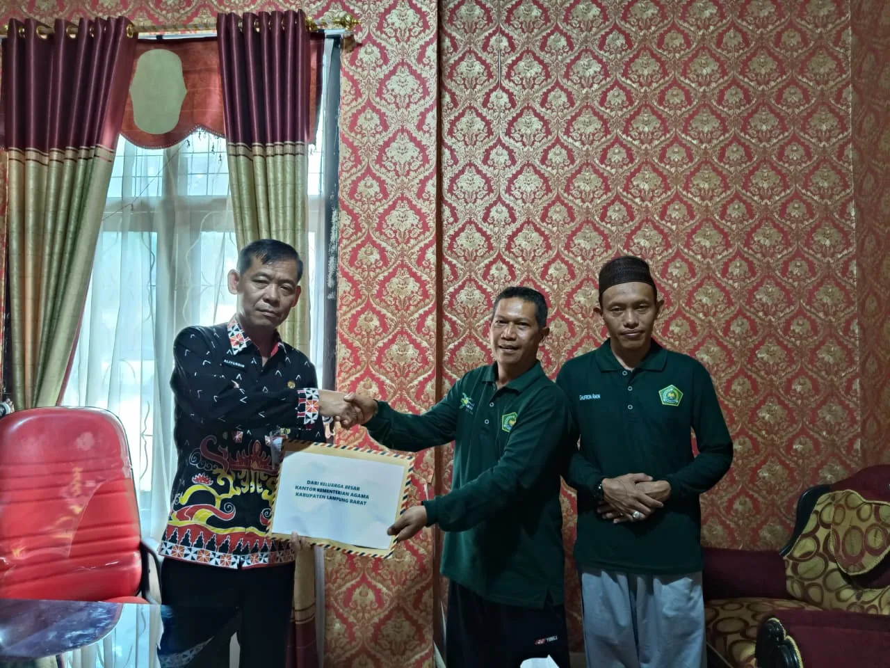 Peduli Bencana NTT, Kemenag Lampung Barat Salurkan Bantuan Lewat Dinsos