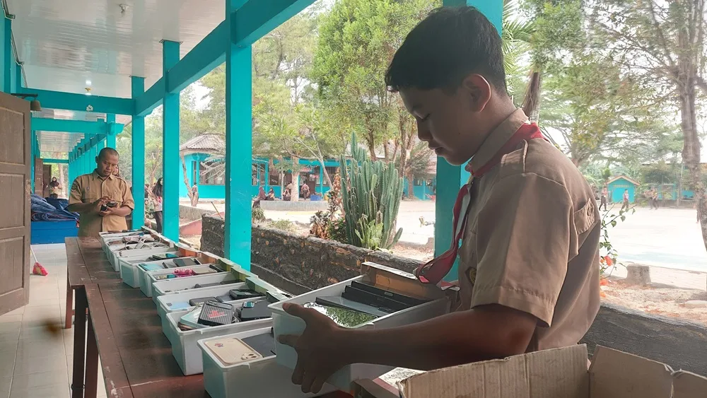 Jaga Fokus Belajar, Murid MTsN 1 Mesuji Kumpulkan HP Selama ASTS
