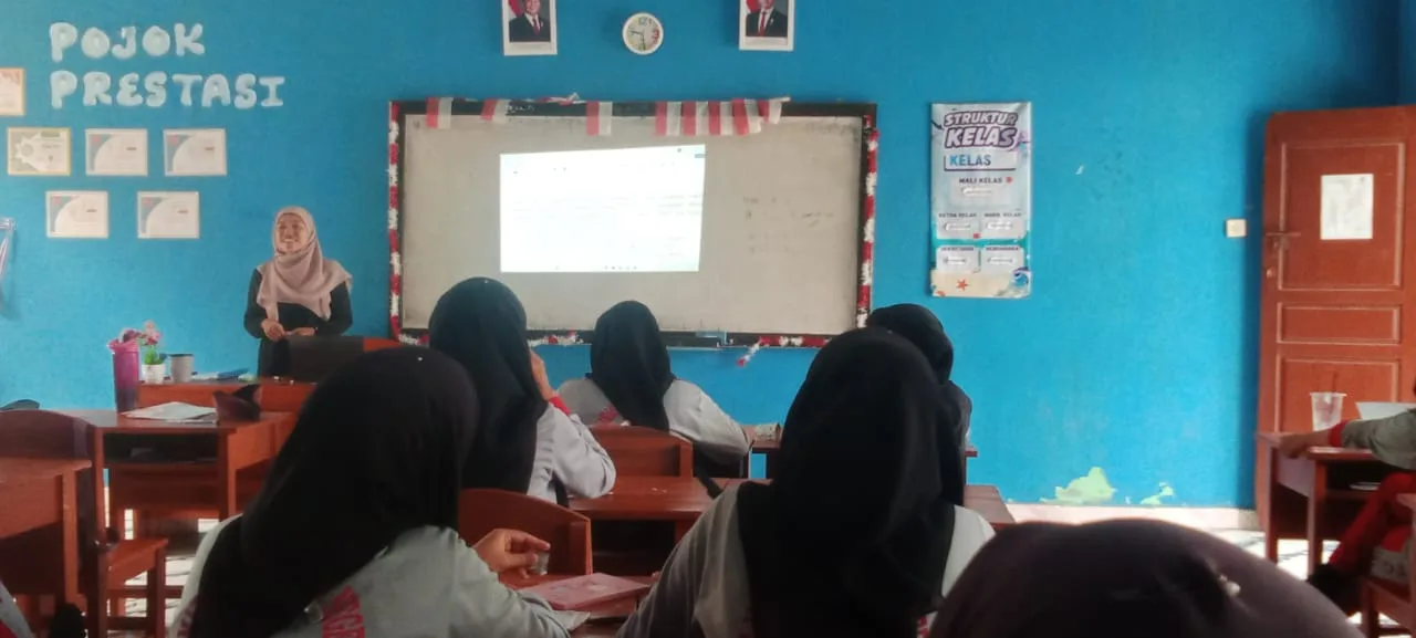 Manfaatkan Media Visual Interaktif, Pembelajaran PPKn di MAN 1 Mesuji Makin Seru dan Menarik dengan Proyektor