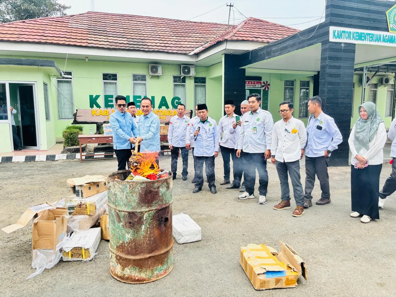 Tertibkan Administrasi Nikah, Ribuan Dokumen Lama Dimusnahkan