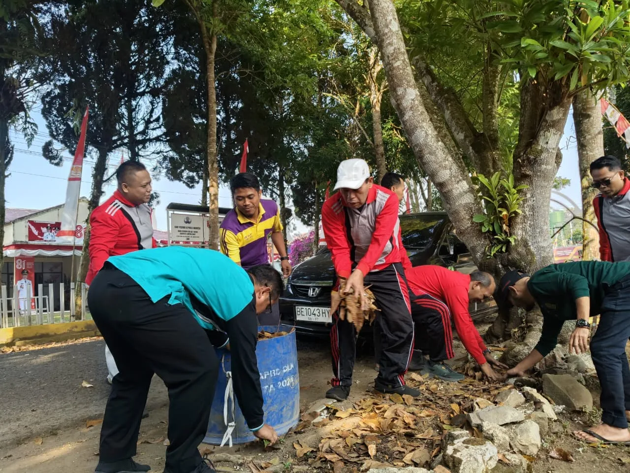 Bangkitkan Tradisi Gotong Royong, Gerakan Asri Kankemenag Lambar Ajak Warga Peduli Lingkungan