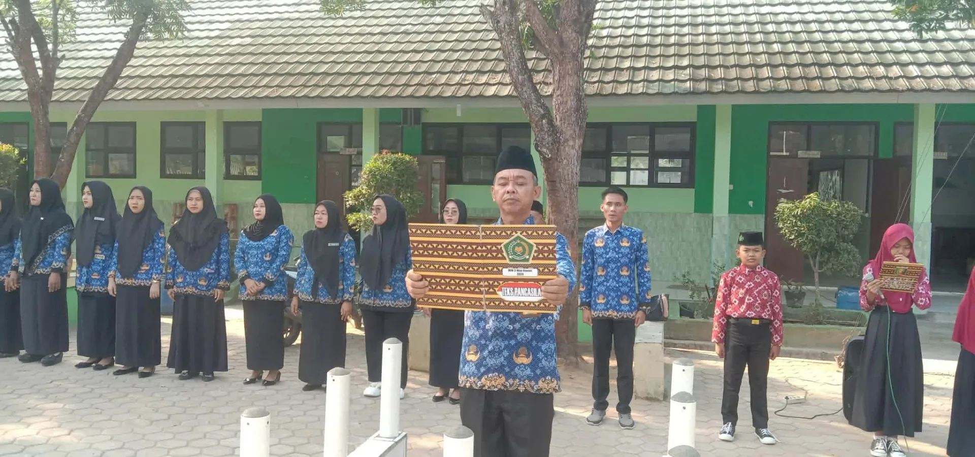 MIN 3 Way Kanan Peringati Hari Kesaktian Pancasila, Kepala Madrasah Tekankan Makna Sejarah G30S/PKI