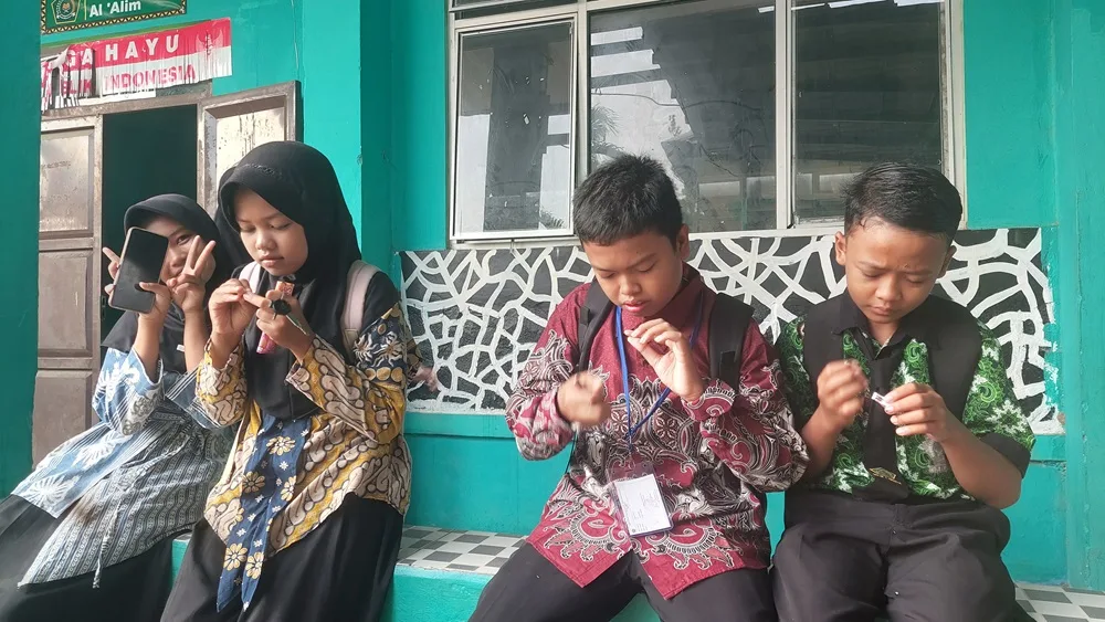 MTsN 1 Mesuji Biasakan Murid Jaga Kebersihan Diri lewat Kegiatan Potong Kuku