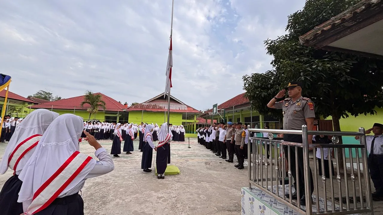 Iptu Harunur Rasyid, S.H, M.H Ajak Siswa MTsN 2 Tanggamus Jauhi Bullying dan Tingkatkan Kedisiplinan