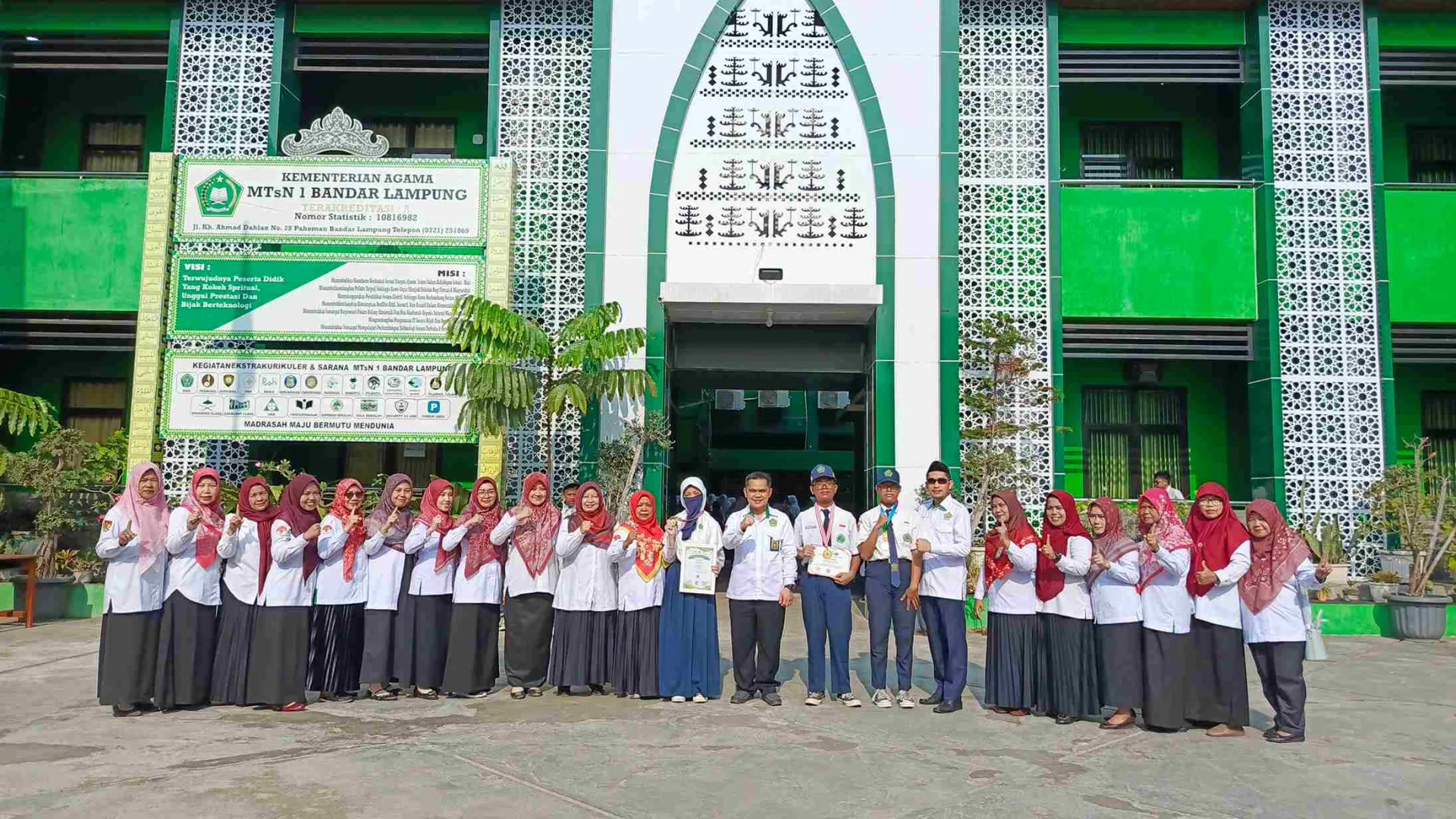 Gemilang di Berbagai Ajang, Murid MTsN 1 Bandar Lampung Kembali Panen Prestasi