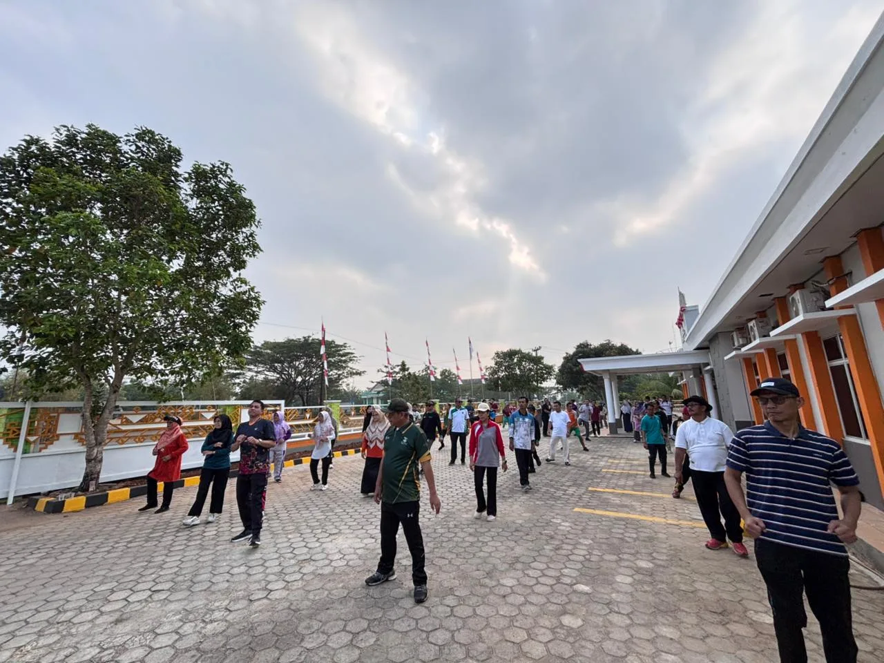 Kemenag Pringsewu Gelar Senam Rabu Sehat Bersama-Sama