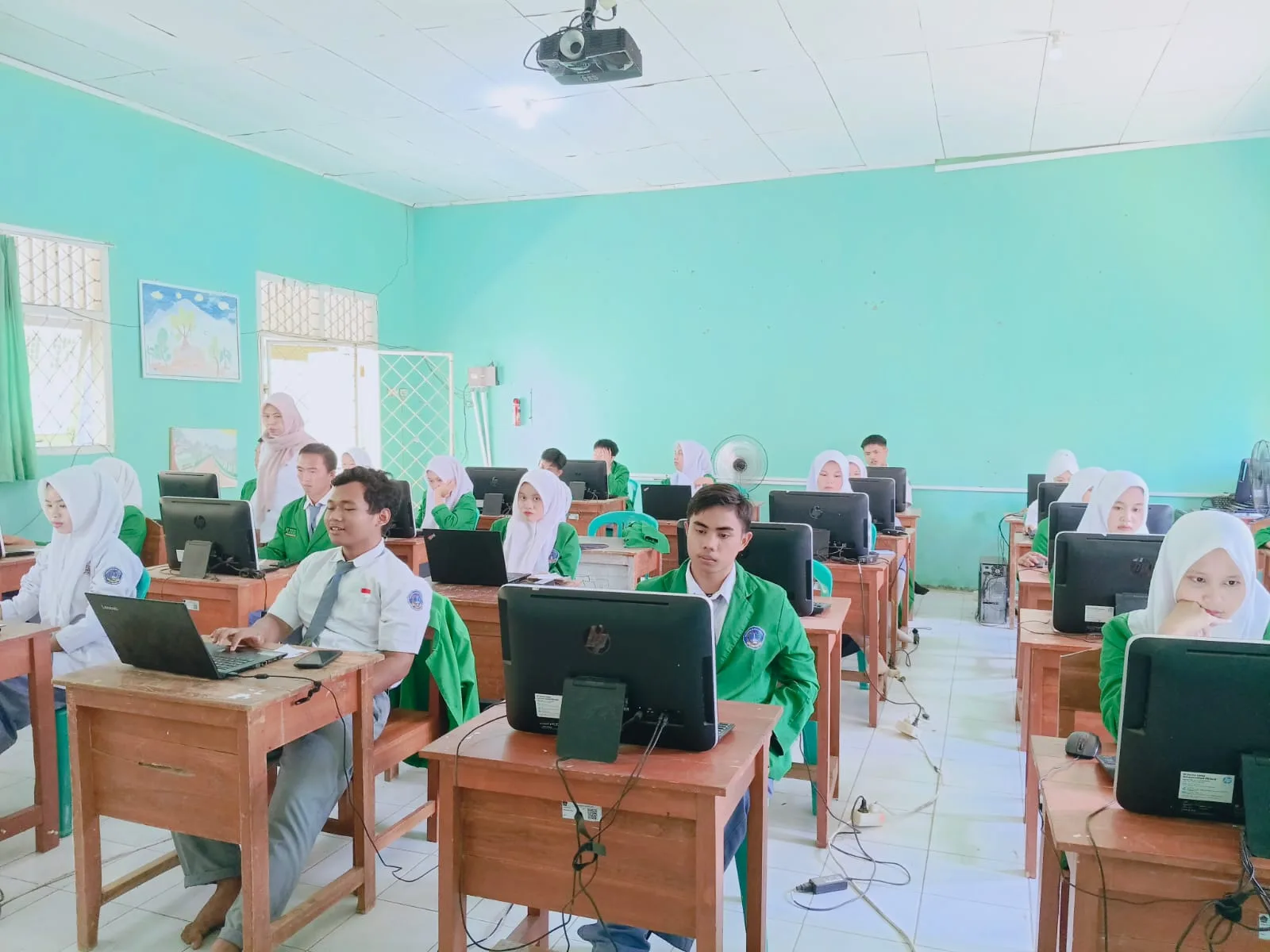MAN 1 Way Kanan Laksanakan Gladi TKA Hari Pertama sebagai Upaya Memantapkan Kesiapan Peserta Didik