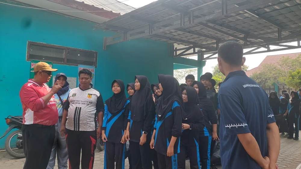 Lepas Aksi Grebeg Sampah, Kepala MTsN 1 Mesuji Pesankan Jaga Lisan dan Nama Baik Madrasah