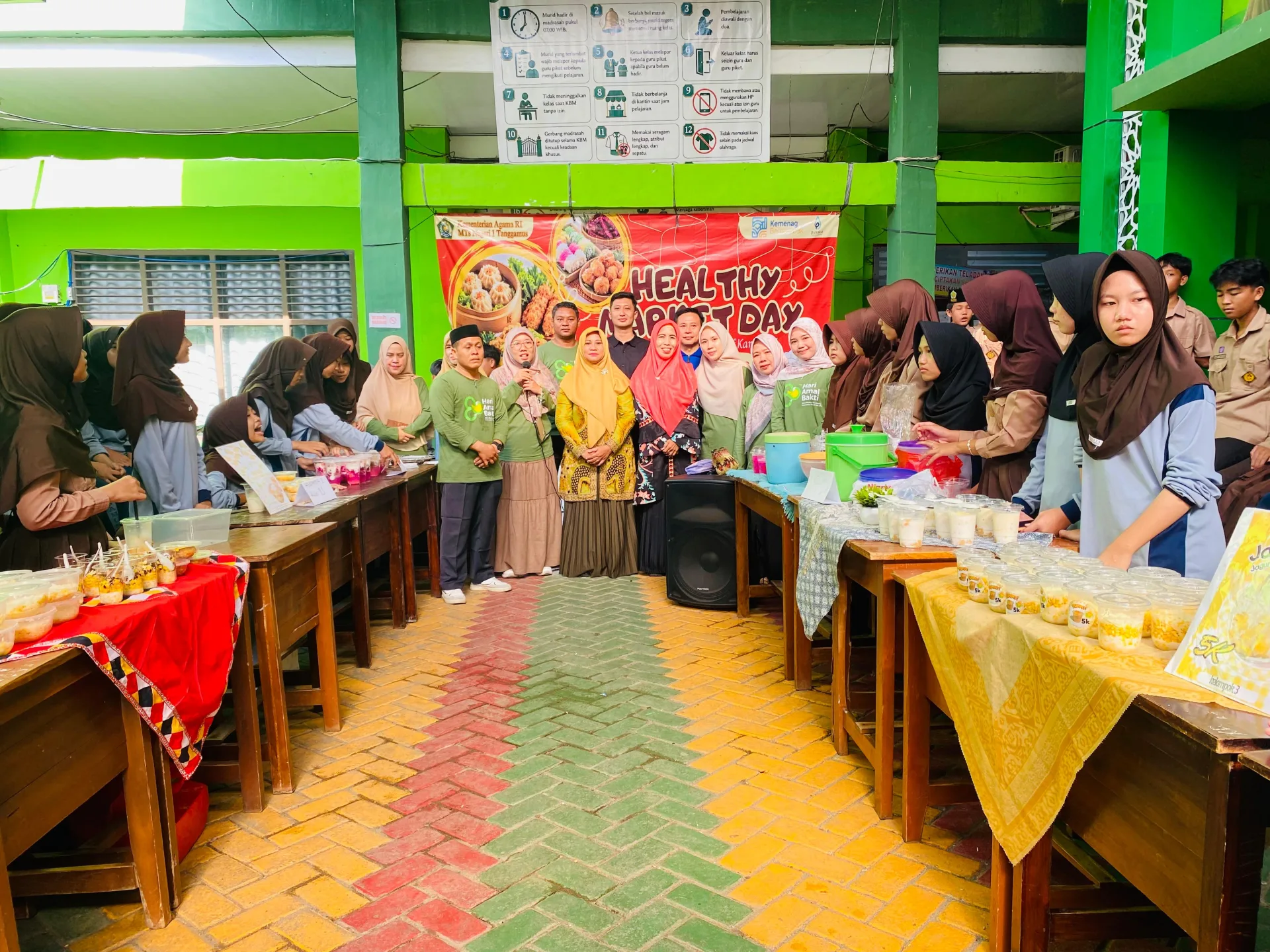 Healthy Market Day Kelas VIII MTsN 1 Tanggamus, Tanamkan Pola Hidup Sehat melalui Kegiatan Kokurikuler