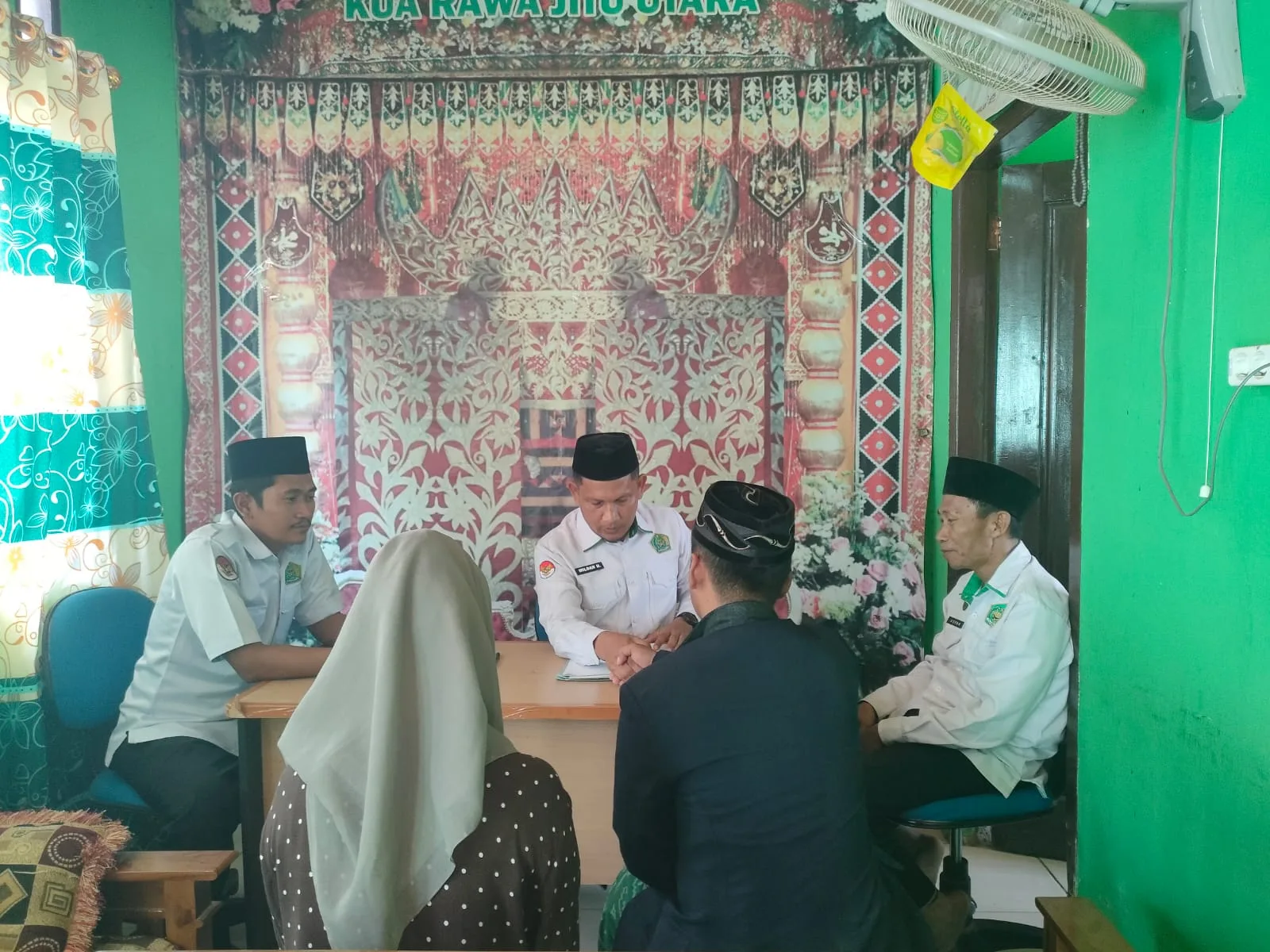 Legalitas dan Syariat Terpenuhi, KUA Rawajitu Utara Fasilitasi Pernikahan Wali Hakim Warga Panggung Rejo