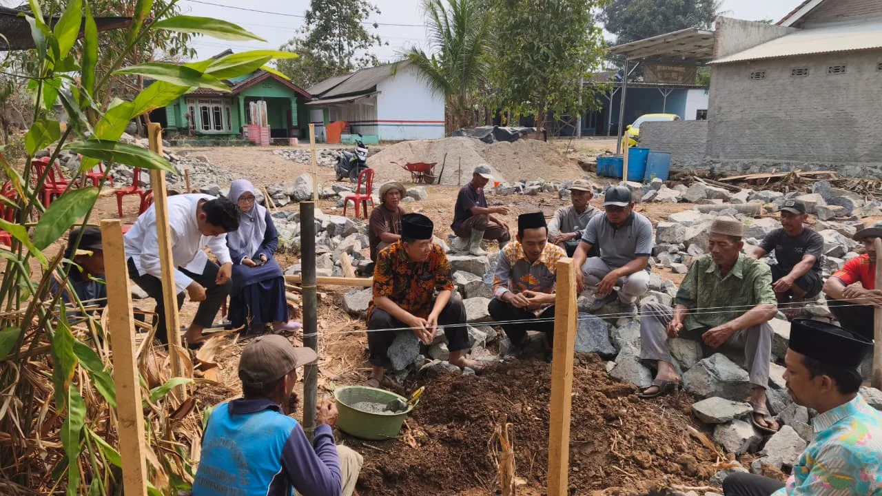 Kemenag Pesawaran Lakukan Peletakan Batu Pertama dan Ukur Arah Kiblat Musala Al Hijrah