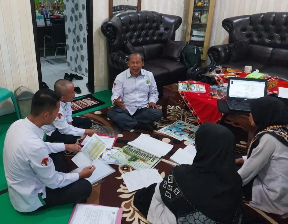 Sinkronisasi Struktur Kurikulum dan Perangkat Pembelajaran, Pengawas Madrasah Lakukan Monev di MTsN 1 Tanggamus