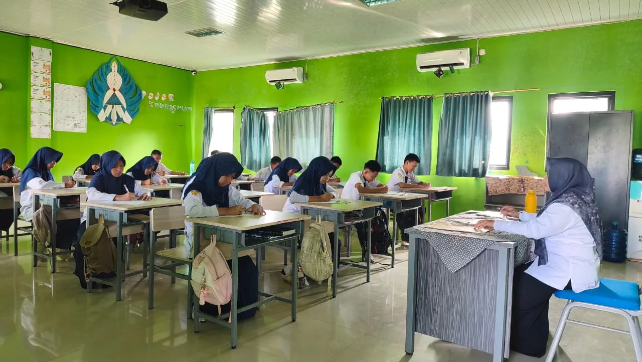 ASTS Dimulai, Kepala MTsN 1 Way Kanan Ajak Siswa Hadapi Ujian dengan Disiplin