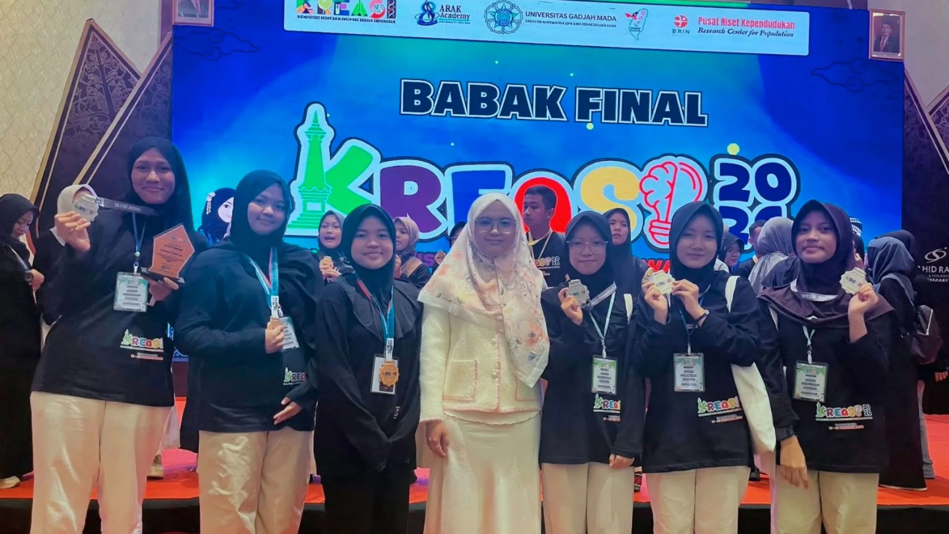 Berjaya di Yogyakarta, Kontingen KREASI MTsN 1 Lamsel Borong Dua Medali Perak, Honorable Mention, dan Stand Terbaik