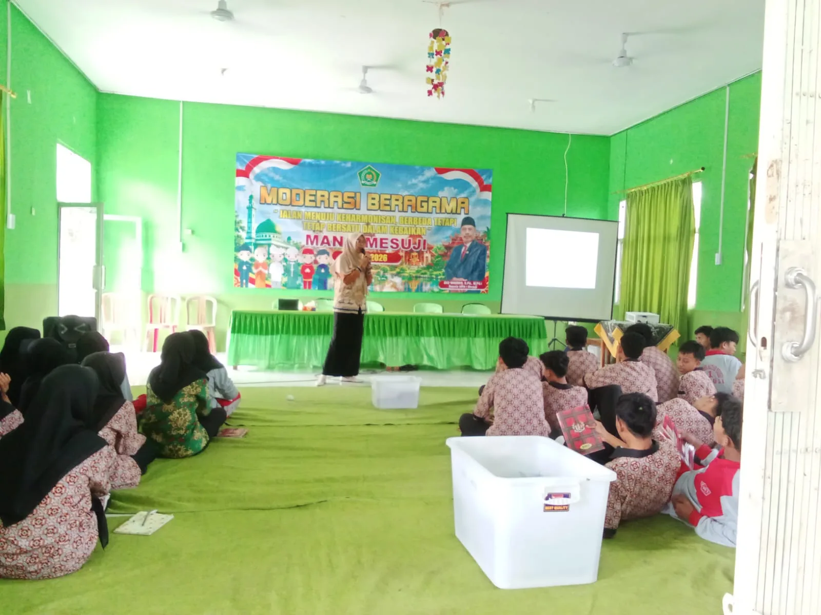 Wujudkan Lingkungan Sekolah Aman dan Ramah, Arien Widayanti Paparkan Materi Pencegahan Tindak Kekerasan di MAN 1 Mesuji