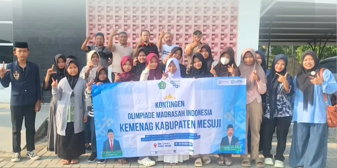 Kepala MTsN 1 Mesuji Dampingi Empat Murid Ikuti OMI Tingkat Provinsi