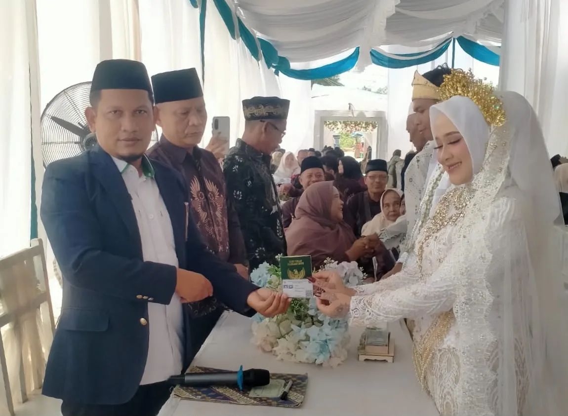 Pastikan Legalitas Perkawinan, Kepala KUA Rawajitu Utara Pimpin Akad Nikah di Panggung Jaya