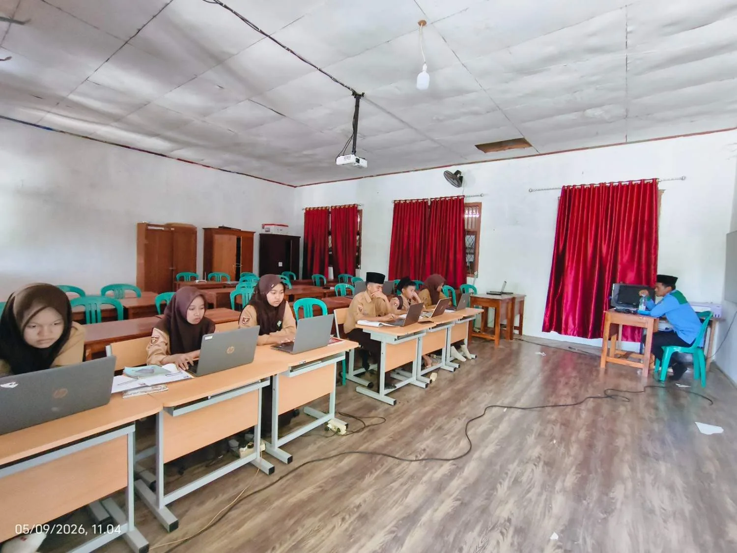 Uji Kesiapan dan Mental, Siswa MTsN 2 Way Kanan Ikuti Simulasi Olimpiade Madrasah Indonesia