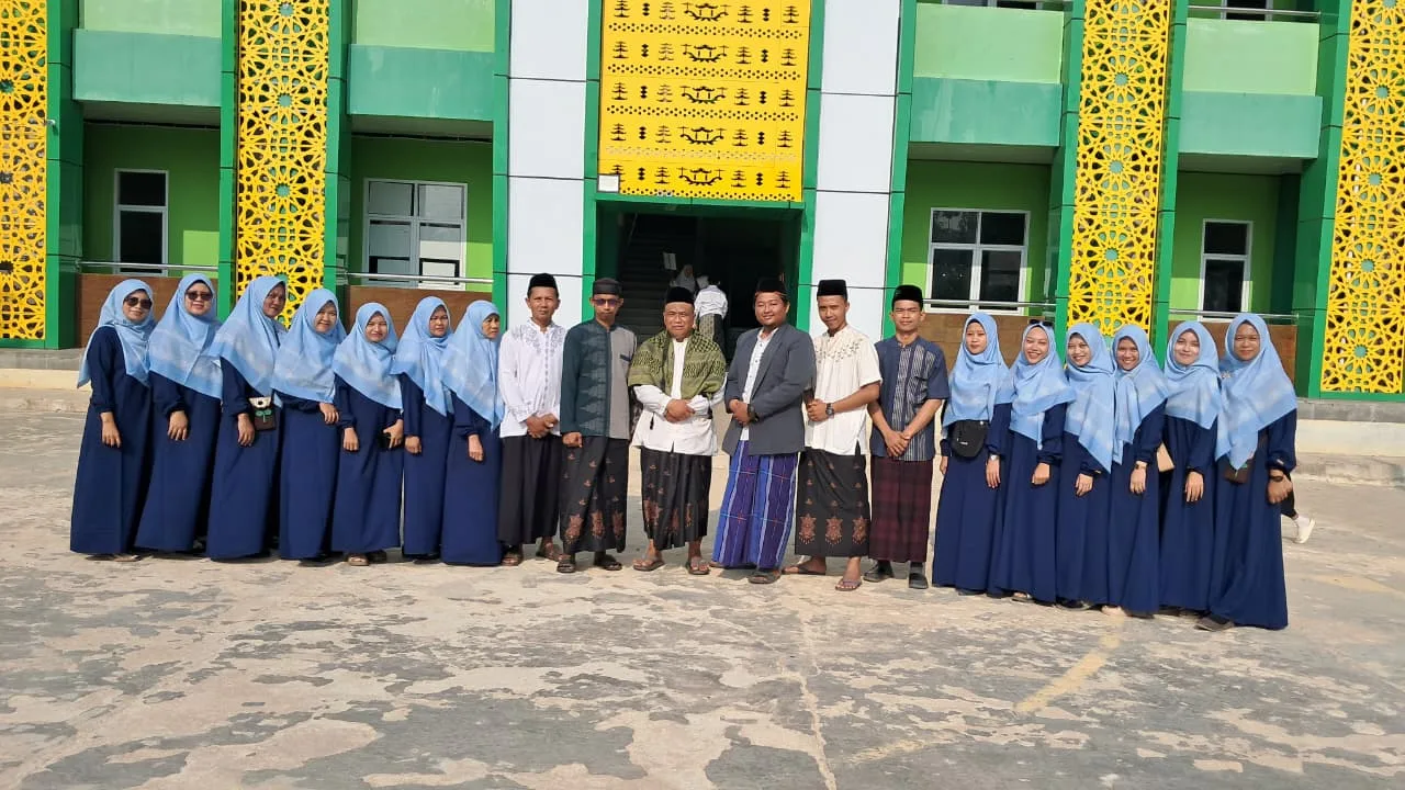 Penuh Semangat, Siswa MIN 1 Mesuji Peringati Hari Santri dengan Upacara dan Pawai