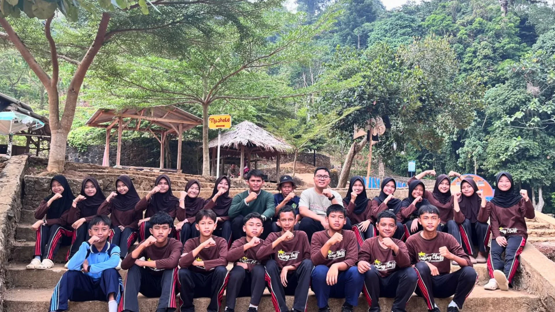 Leburkan Batas, Bangun Sinergi: 20 Pemimpin Muda OSIM dan KOMDIS MTsN 1 Lamsel Gembleng Karakter di WTC Kalianda