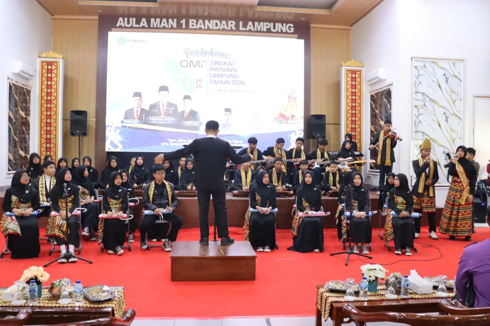 Irama Gamolan Sakti MTsN 1 Bandar Lampung Semarakkan Pembukaan OMI Tingkat Provinsi Lampung
