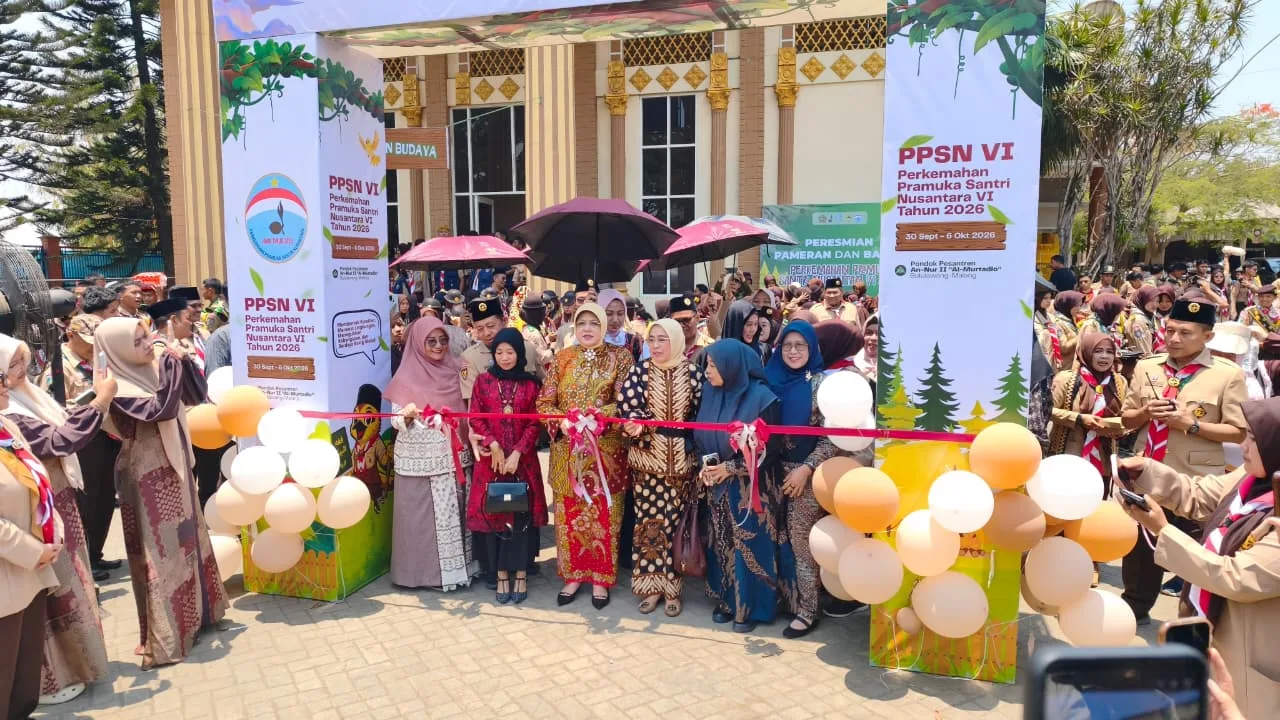 Siti Aisyah Zulkarnain Hadiri Bazar PPSN VI dalam Agenda “Bunda Menyapa Santri”