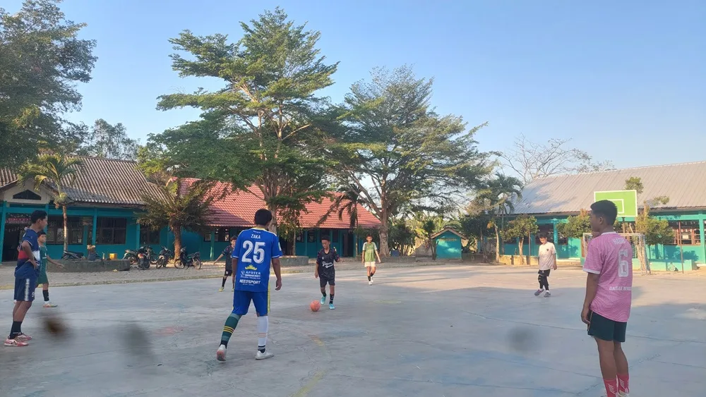 Latihan Rutin Futsal, Murid MTsN 1 Mesuji Asah Keterampilan