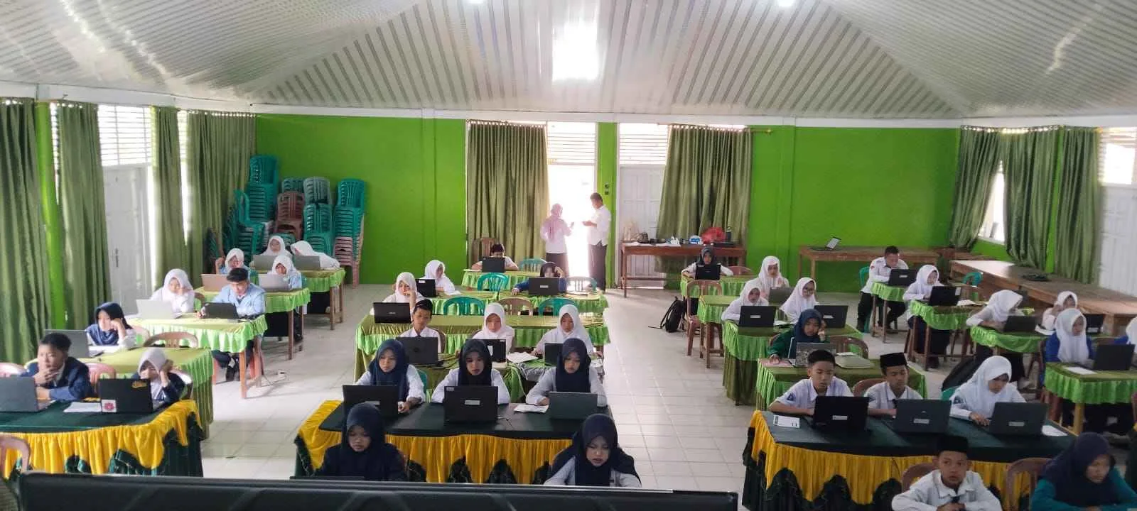 Berbekal Semangat dan Doa, Sembilan Siswa MTsN 1 Lampung Barat Berlaga di OMI 2026