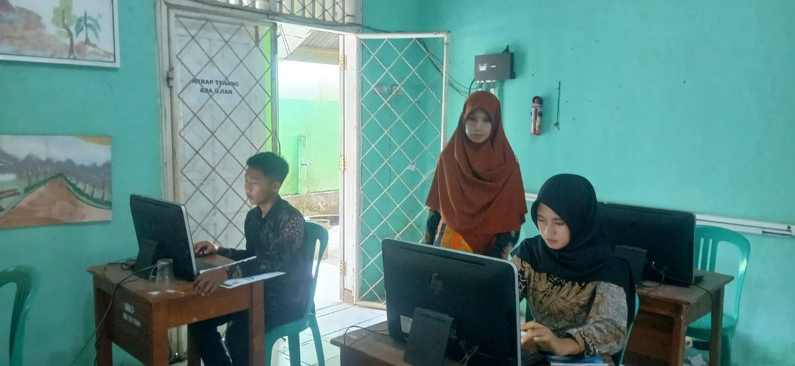 MAN 1 Way Kanan Gelar Uji Coba OMI Tingkat Provinsi di Laboratorium Komputer
